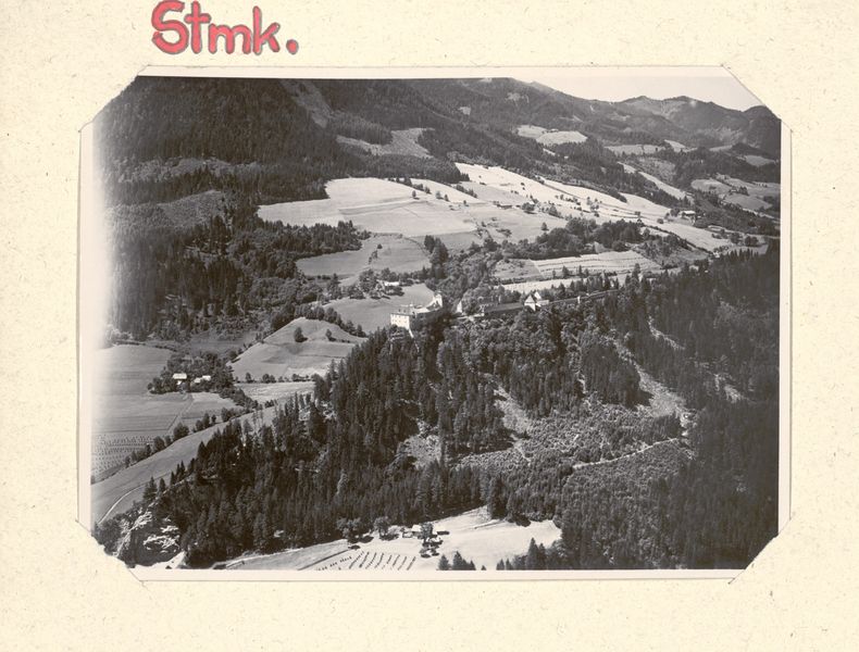 Datei:Burg Strechau 1930er.jpg