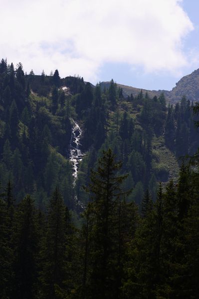 Datei:Höllbach-beireut 90193 2015-06-08.jpg