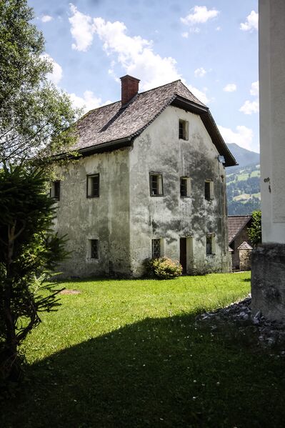 Datei:Pfarrhof assach-1000-2012-06-30.jpg