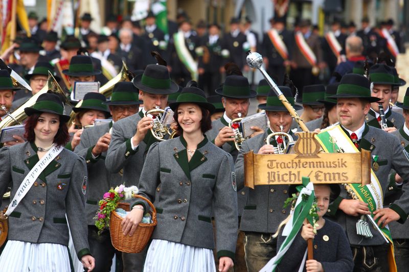 Datei:Trachtenmusik pichl-enns 28137 2016-06-26.jpg