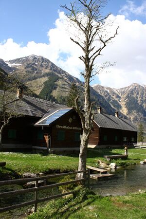 Breitlahnhütte 54881 2014-04-30.jpg