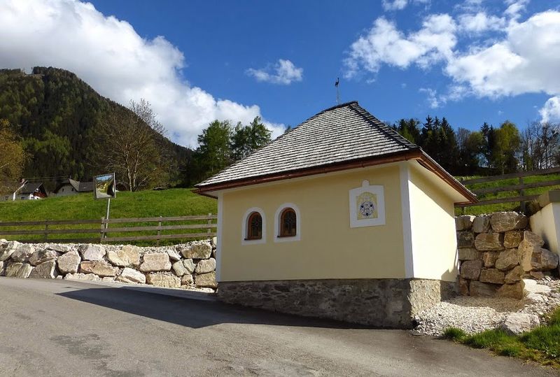 Datei:Kapelle in Tachenberg80578.JPG