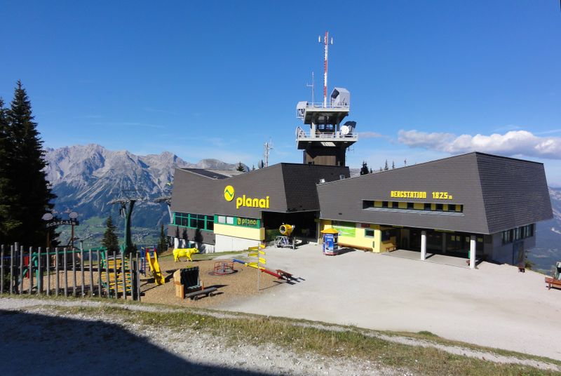 Datei:Planai Bergstation 1825m.jpg