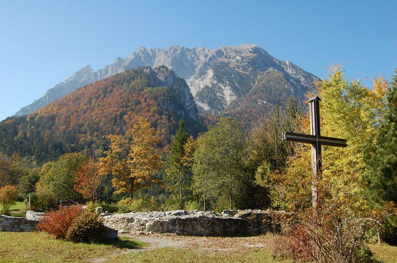 Datei:Waldandacht in Trautenfels.JPG