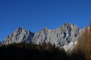 Dachsteinmassiv-südwand 24746 2008-11-05.jpg