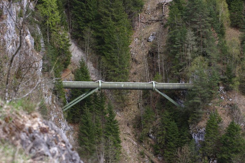 Datei:Druckwasserleitung salza 20911 2016-04-15.jpg