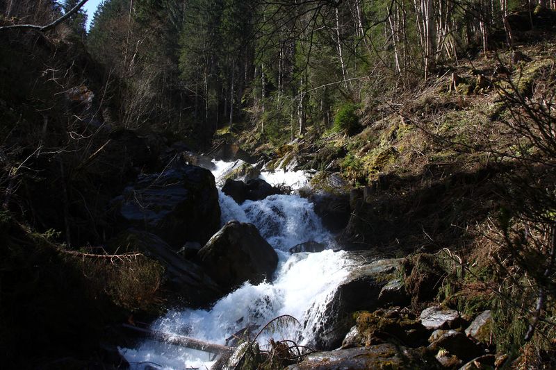 Datei:Katarakte preuneggbach 53471 2013-04-24.jpg