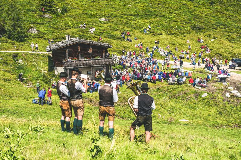 Datei:Fest zur Almrauschblüte 01.jpg