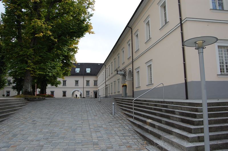 Datei:Stiftsapotheke in Admont.jpg