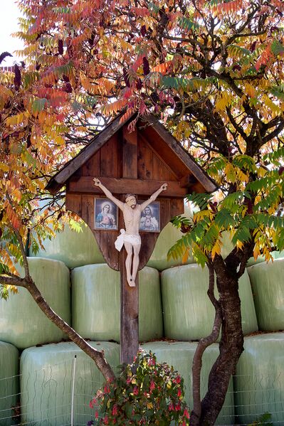 Datei:Wegkreuz Krungl-0670-2023-10-03.jpg