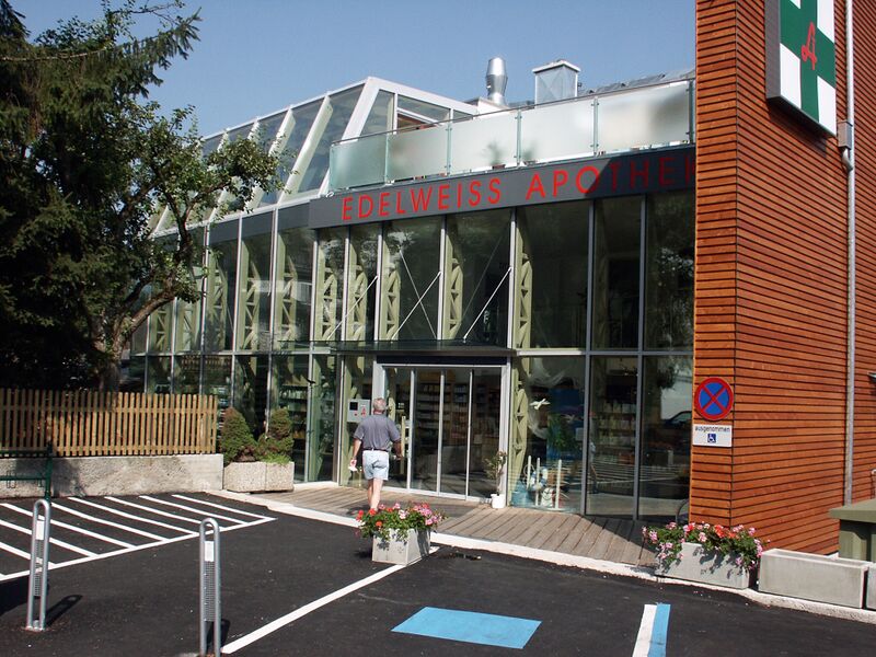 Datei:Apotheke schladming-3000-2002-07-10.jpg