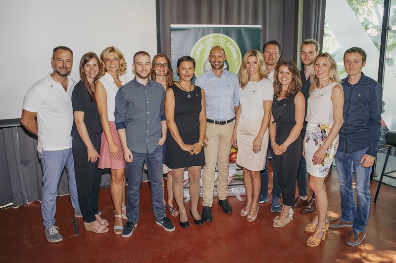 Datei:Verein Land schafft Leben.jpg