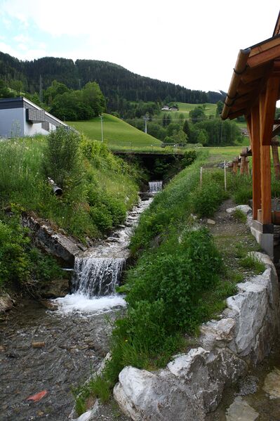 Datei:Eisbach gleiming-12-2018-05-20.jpg
