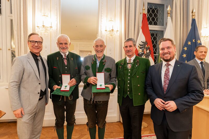 Datei:Geehrte der Lawinenkommission Altaussee-Loser.jpg