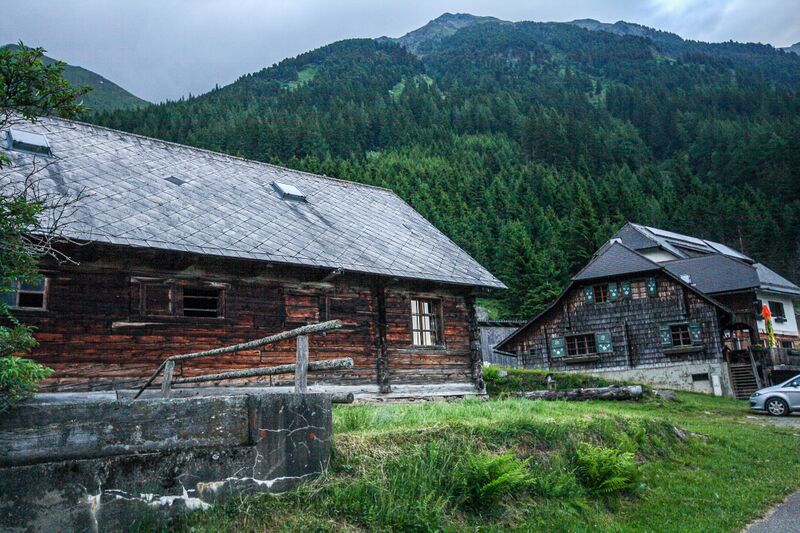 Datei:Kreutzerhütte katschtal 92626 2015-06-18.jpg