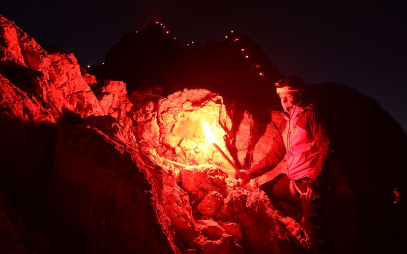 Datei:Dachstein Gratbeleuchtung 2019 03.jpg