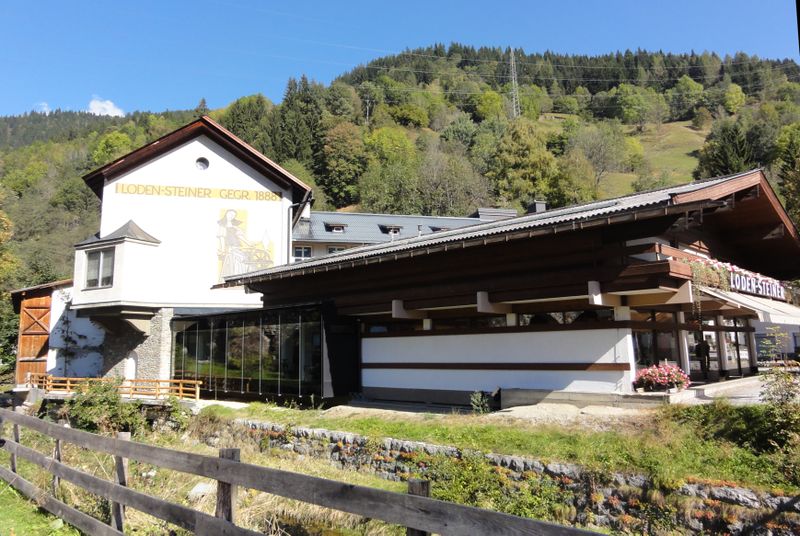 Datei:Loden-Steiner in Mandling.jpg