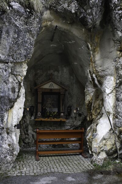 Datei:Frauenbild paß stein-401-2016-04-15.jpg