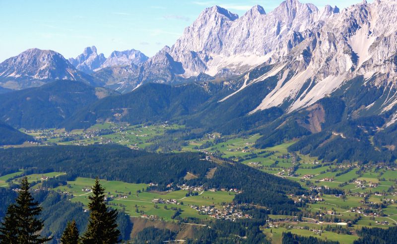 Datei:Ramsau mit Dachstein.jpg