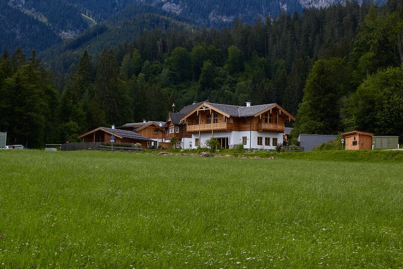 Datei:Hüttendorf weißenbach-2011189-2022-07-08.jpg