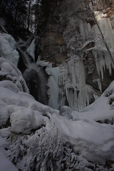 Datei:Luserfall 1384 2011-01-06.jpg