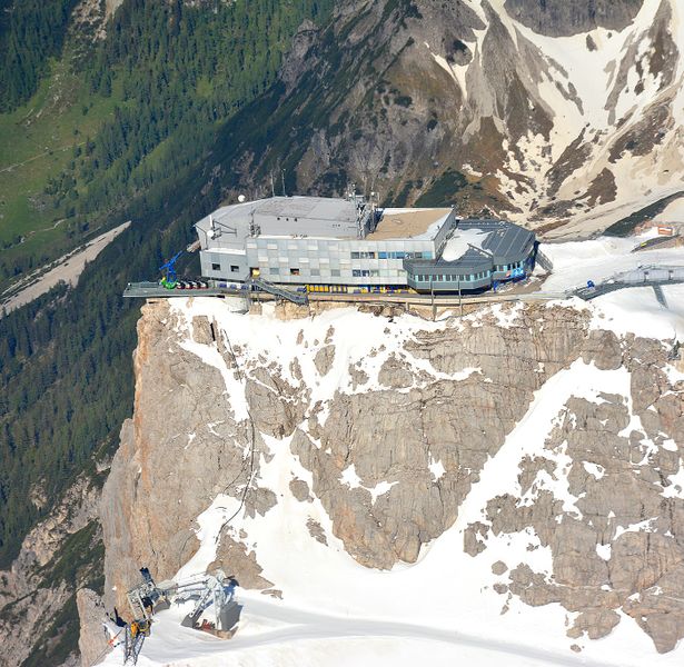 Datei:Bergstation Hunerkogel Juni 2020.jpg