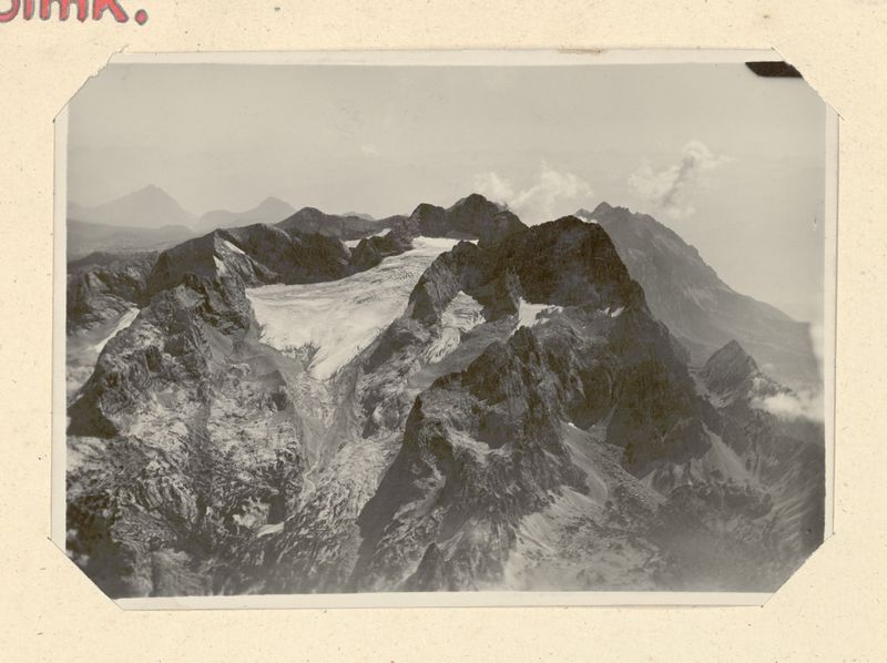 Datei:Dachsteinmassiv Gosaugletscher Schneelochgletscher 1930er.jpg