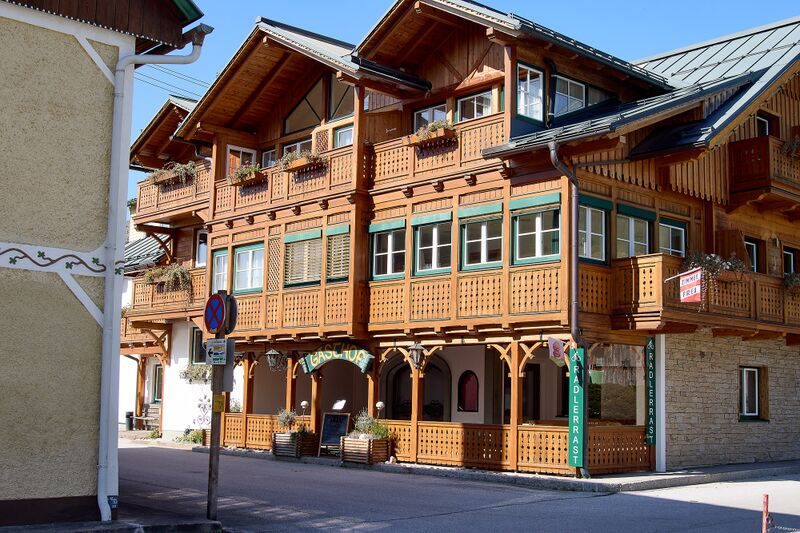 Datei:Kanzlerhof- Krungl-0647-2023-10-03.jpg