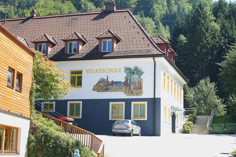 Datei:Volksschule weißenbach ad enns-1000-2012-08-20.jpg