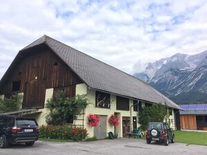 Moeslehnerhof stall tenne.jpg