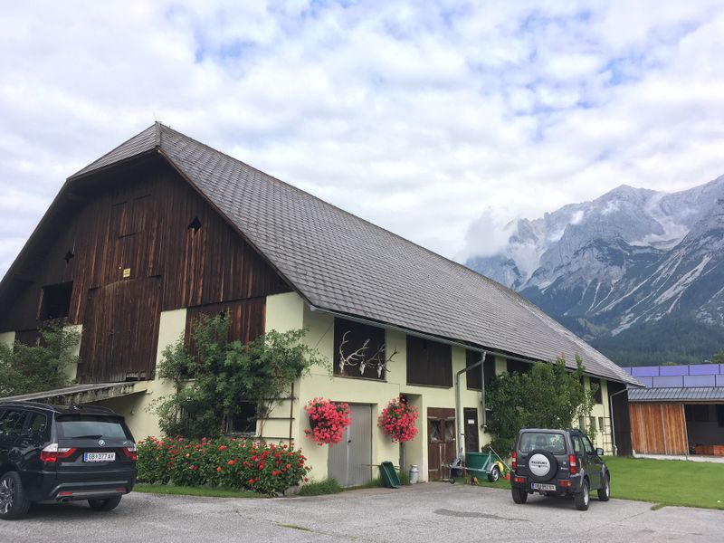 Datei:Moeslehnerhof stall tenne.jpg