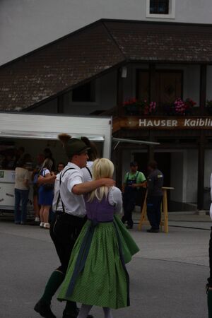 Schuhplattler weißenbach-haus 93707 2015-06-25.jpg