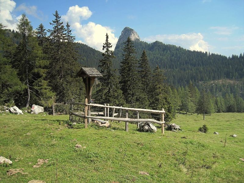 Datei:Sennerinnenkreuz Bärenfeuchtenalm3293.JPG