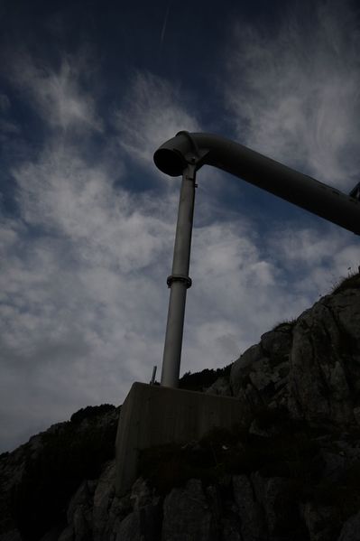 Datei:Lawinenstein sprengrohr 34453 2016-09-26.jpg