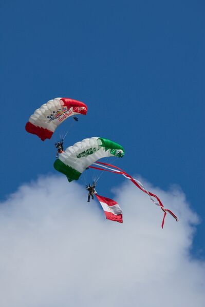 Datei:Paragleiter aigen-0981-2024-05-24.jpg