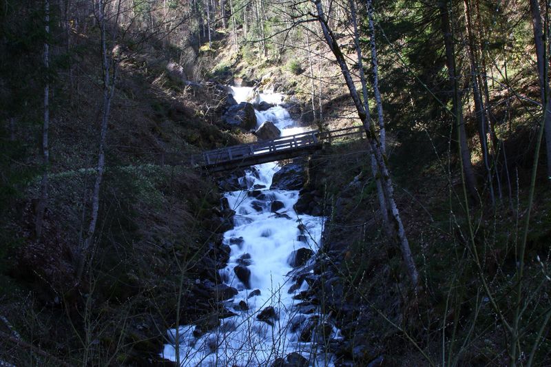 Datei:Katarakte preuneggbach 53453 2013-04-24.jpg