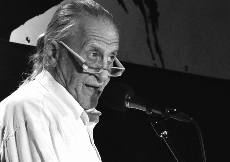 Datei:Poetry Slam 2011 Tschief.jpg