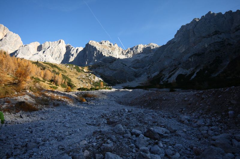Datei:Steinfeld dachsteinsüdwand 11966 2015-11-04.jpg