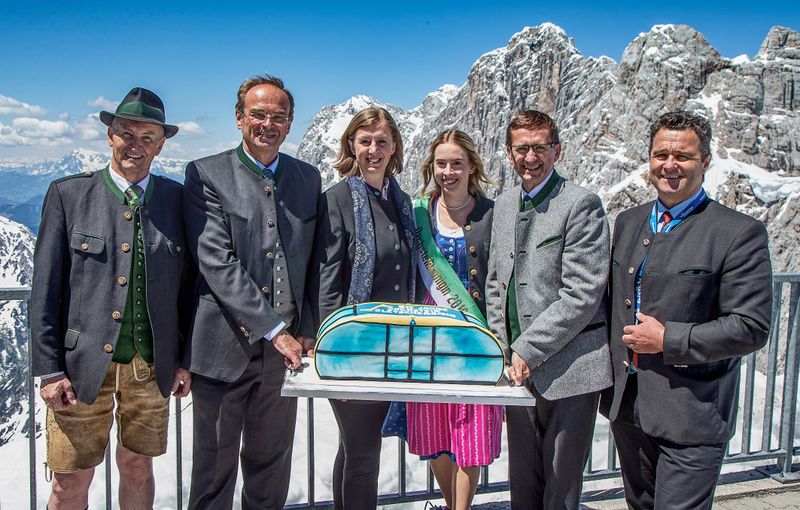 Datei:50 Jahre Dachstein Gletscherbahn.jpg