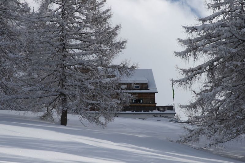 Datei:Austriahütte-ramsau 16-03-09 0011-2000x1333.jpg