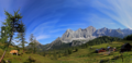 Neustattalm mit Dachsteinmassiv Copyright Andreas Schrempf.png