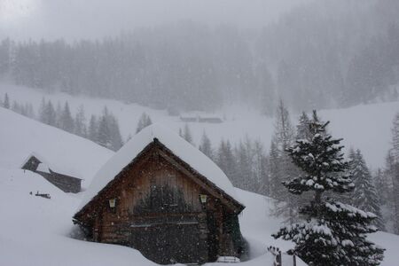 Schönwetterhütte gumpeneck 23413 2013-02-03.jpg