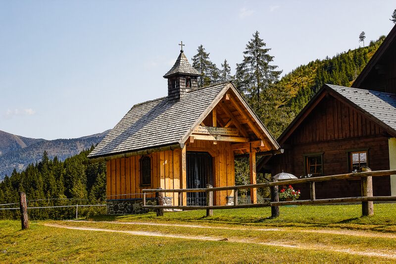 Datei:Hubertuskapelle-Mörsbachalm-3102-2020-09-13.jpg