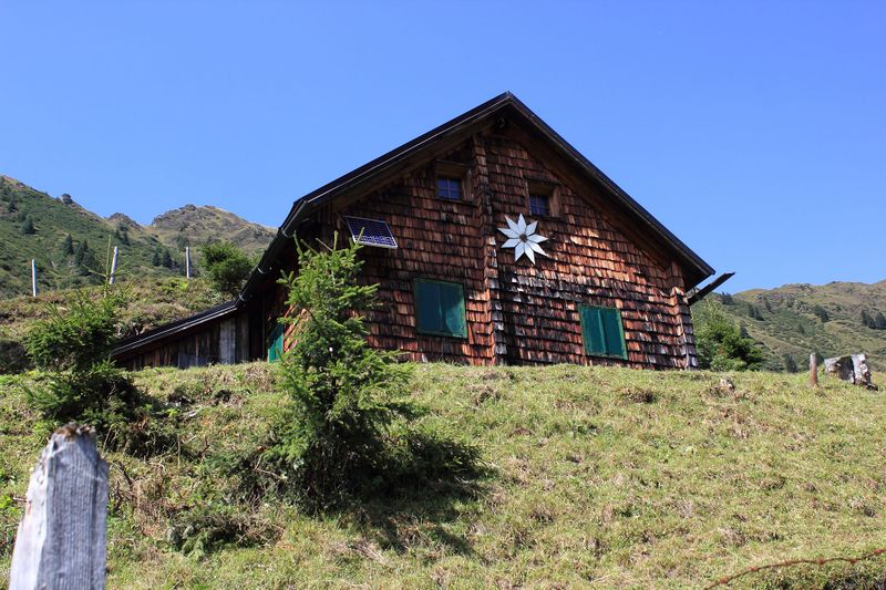 Datei:Peterbaueralm sattental 56562 2017-08-25.jpg