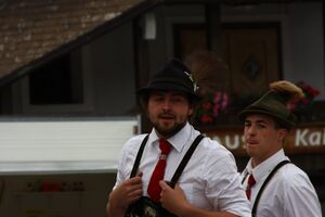 Schuhplattler weißenbach-haus 93659 2015-06-25.jpg