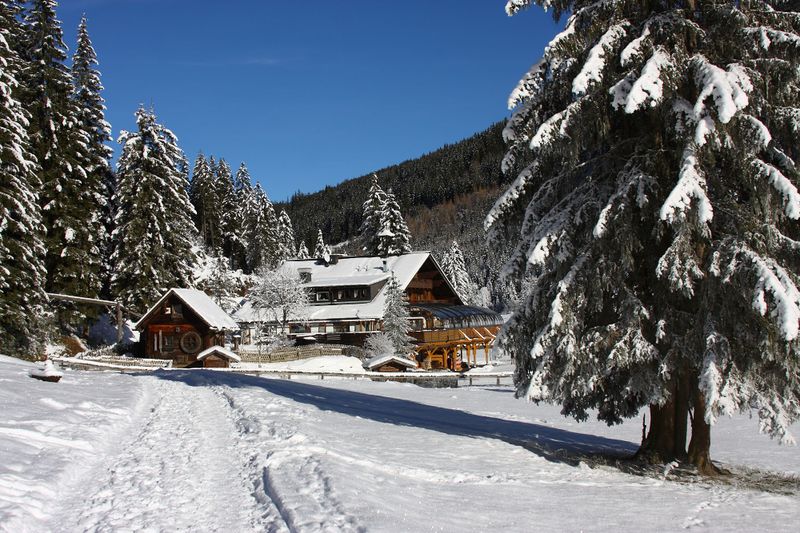 Datei:Forellenhof 26687 2014-01-01.jpg