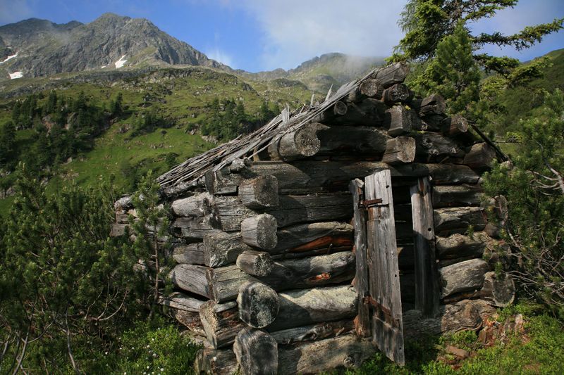 Datei:Unterstandshütte fürstkar 796 13-07-13.jpg