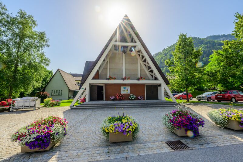 Datei:Pfarrkirche Christi Himmelfahrt.jpg