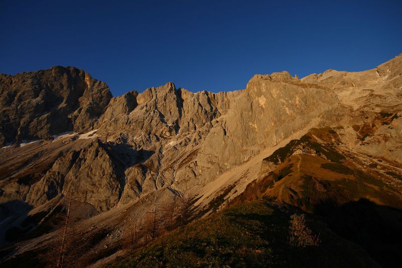 Datei:Dachsteinmassiv-südwand 24769 2008-11-05.jpg