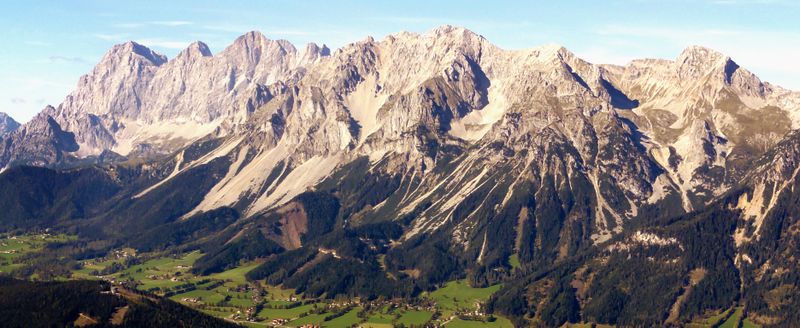 Datei:Dachsteinmassiv Planai.jpg